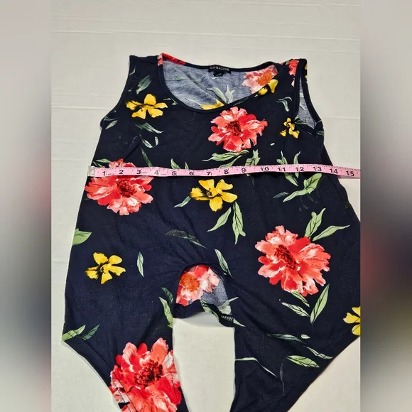Magazine Flower Tank Top - Picture 9 of 11